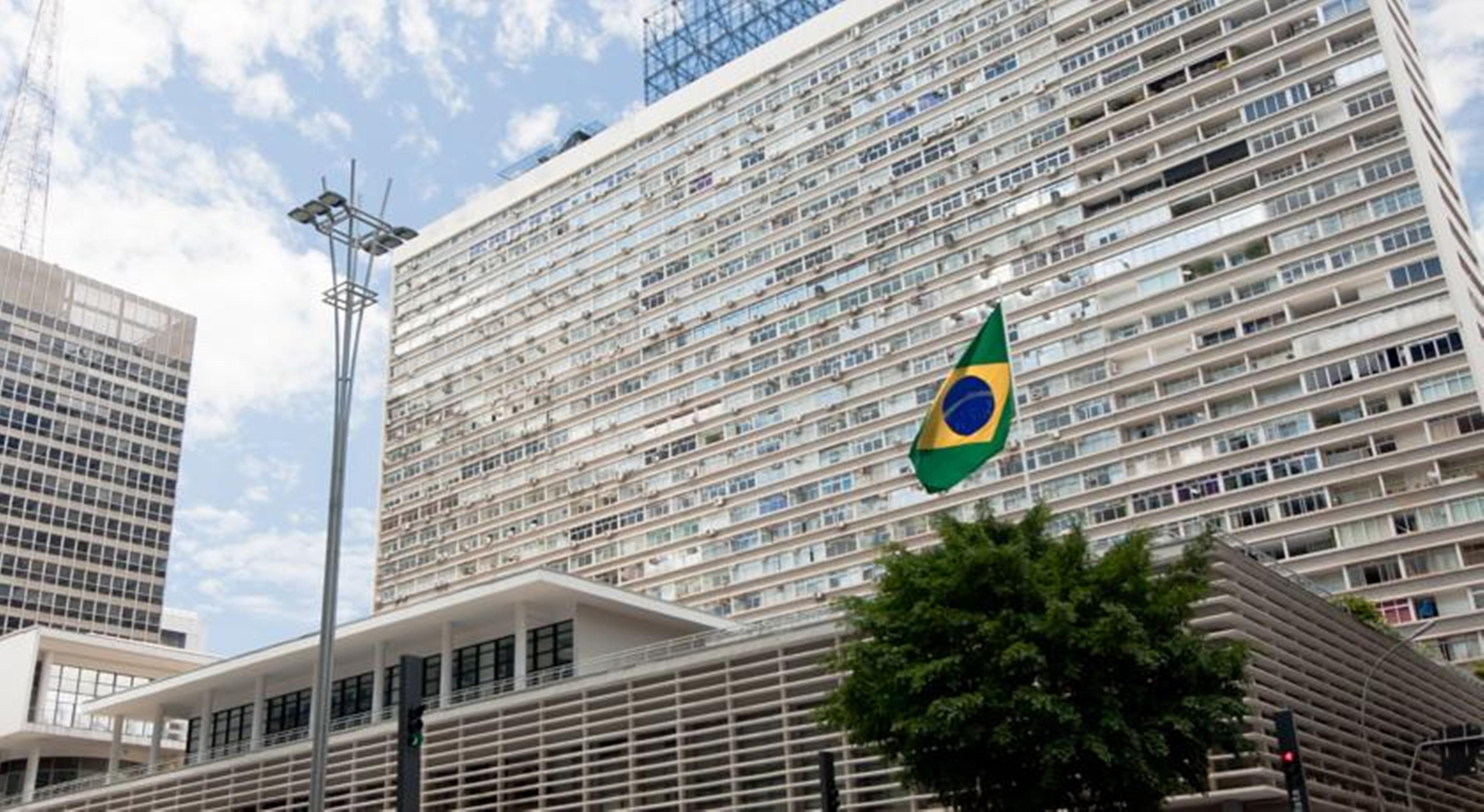 Renaissance Sao Paulo Hotel Eksteriør bilde The 1960s-built building of the Federal University of Rio de Janeiro, in which the university library is located.