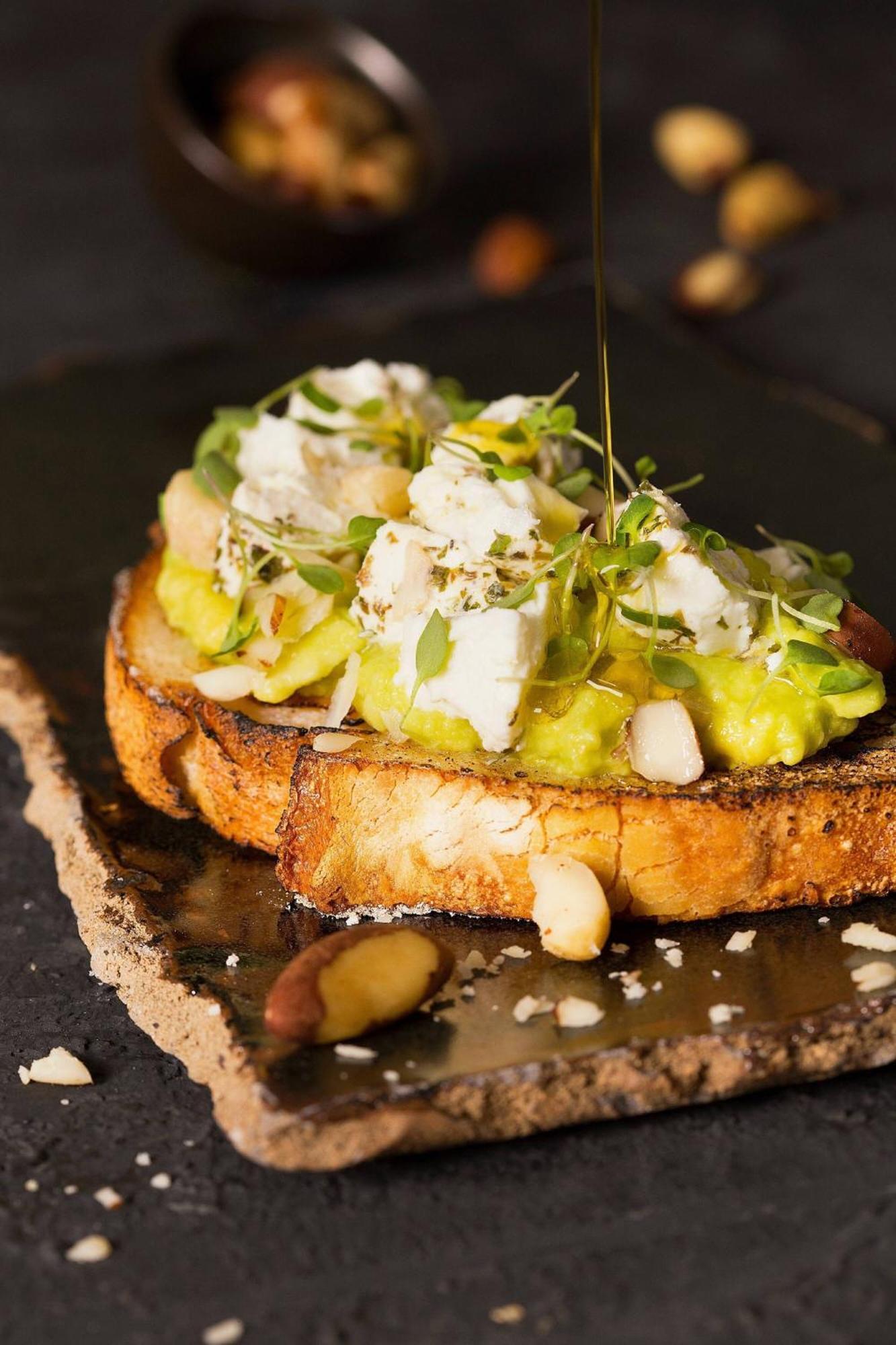 Renaissance Sao Paulo Hotel Eksteriør bilde Avocado and goat's cheese on toast